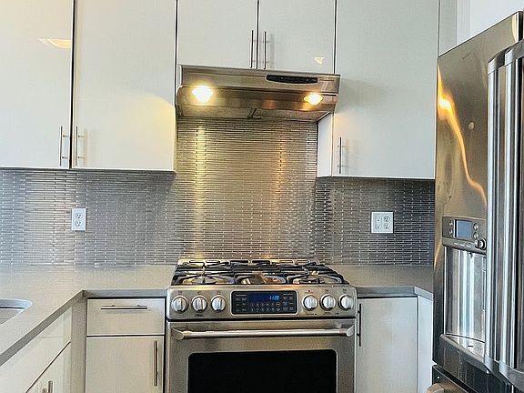 4th image of 207 W 106th St APT 15D