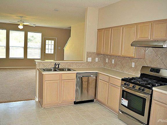 12127 Glen Crossing Kitchen