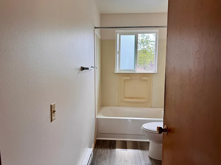 624 W Cedar St #6 — Photo 9