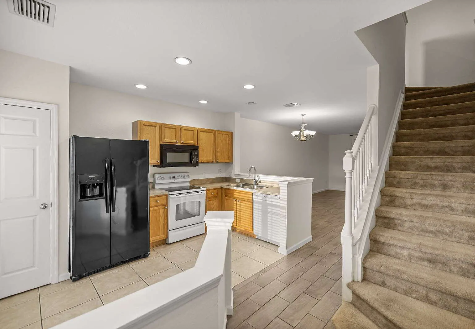 2 bed, 2.5 bath, 1148 sqft, $1,395 — Photo 2