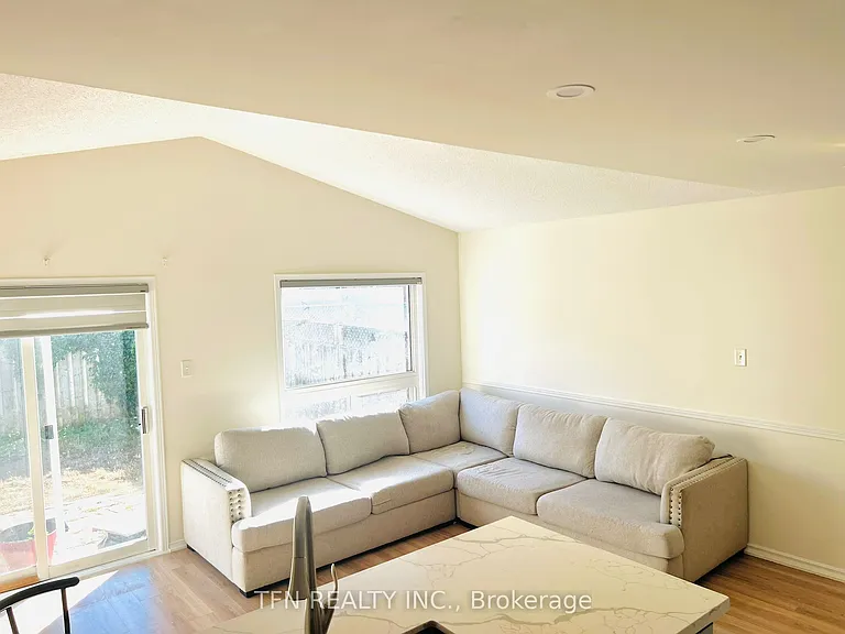 5846 Delle Donne Dr — Photo 17