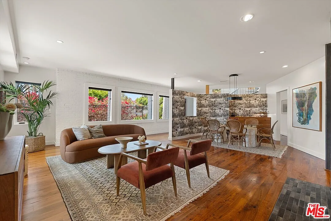 4 bed, 4.5 bath, 3793 sqft, $15,500 — Photo 2