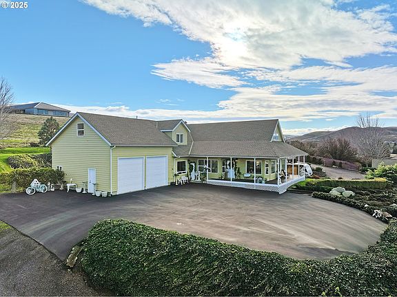 3rd image of 3720 Columbia View Dr