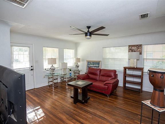 5th image of 2930 Valencia Way S