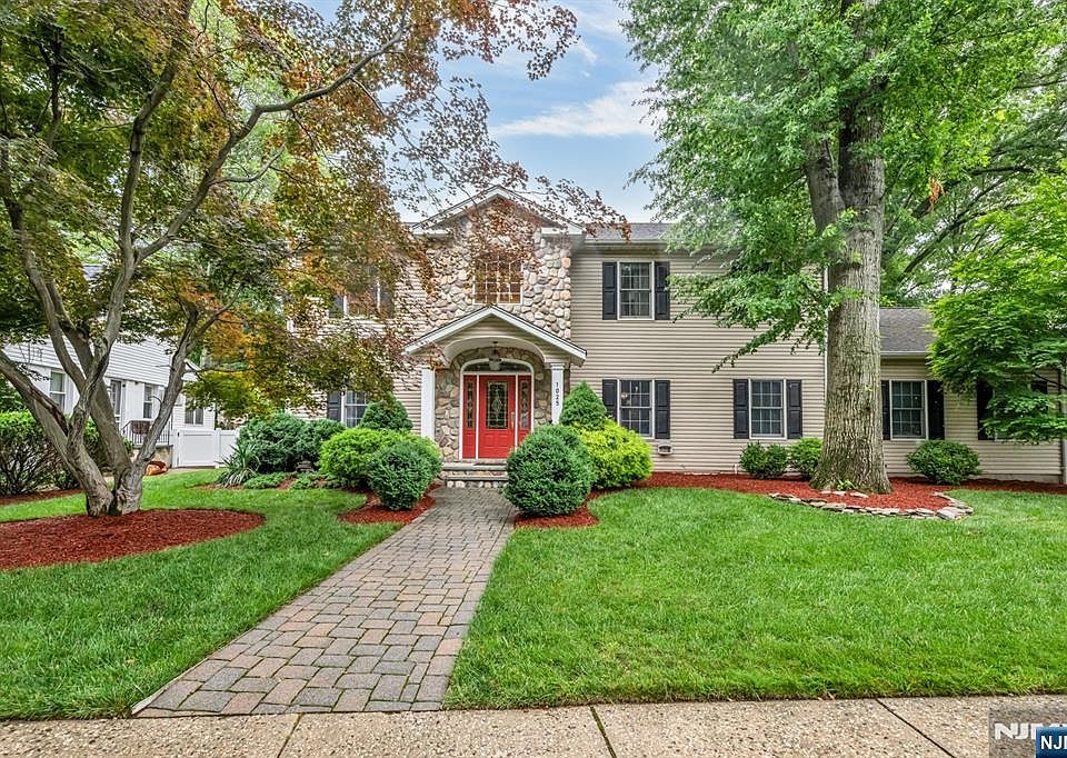 1st image of 1025 Maple Drive