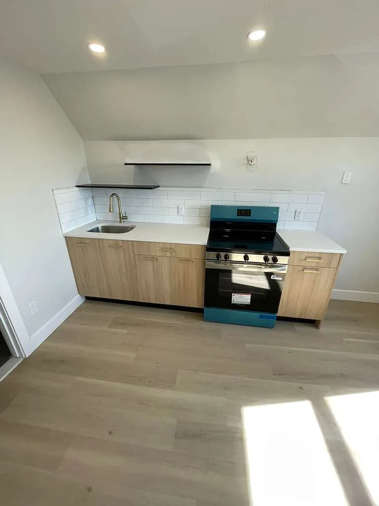 Building Photo - 575 13th Ave #3F