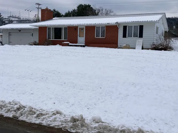 19 Smiths Road, Lyndon, VT 05851