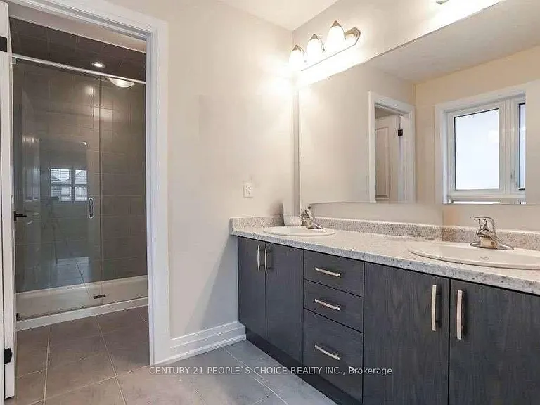 213 Sedgewood St — Photo 2