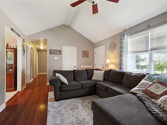 4th image of 1521 N Manor Cir