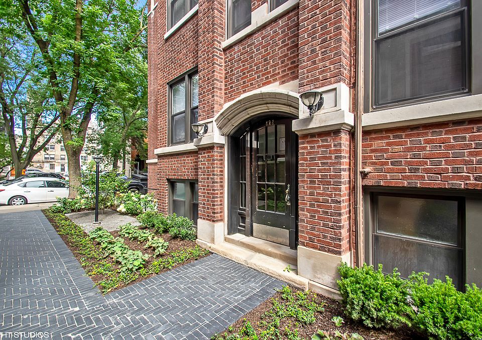 1st image of 523-31 W Fullerton Pkwy #21