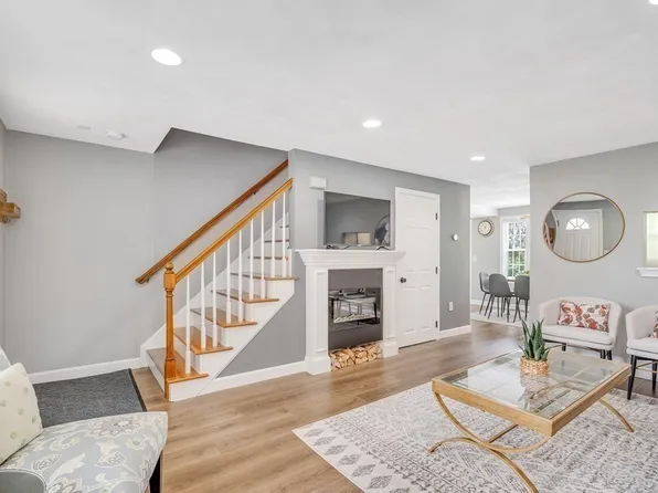 74 Juniper Ln, Tewksbury, MA 01876