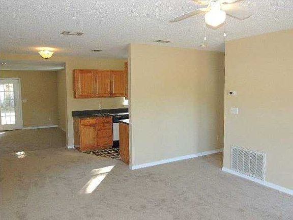 4th image of 733 Newport Dr