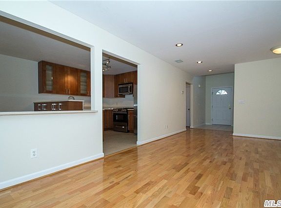 3rd image of 8 Plantation Dr