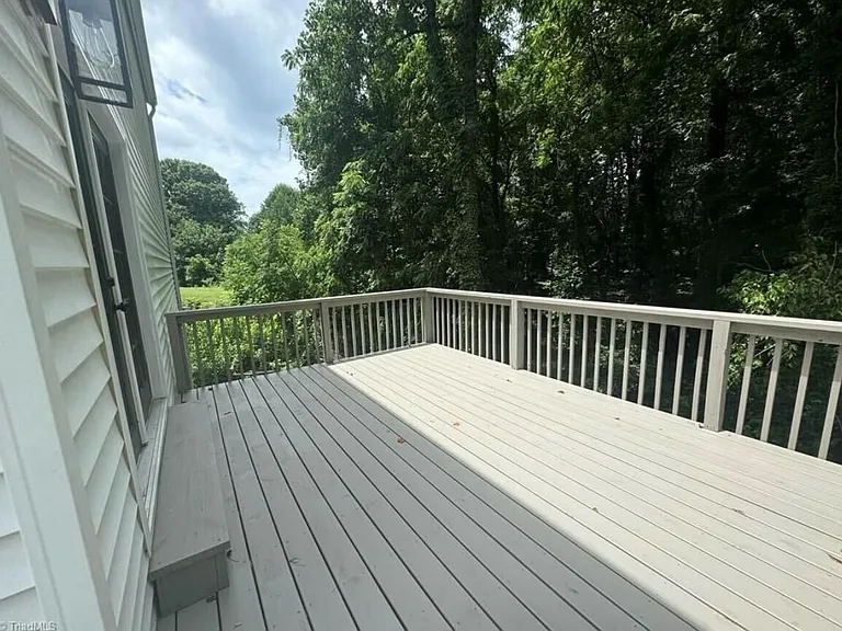 904 Elizabeth St — Photo 19