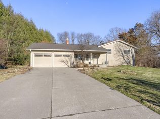 2051 Captains Ct, Muscatine, IA 52761