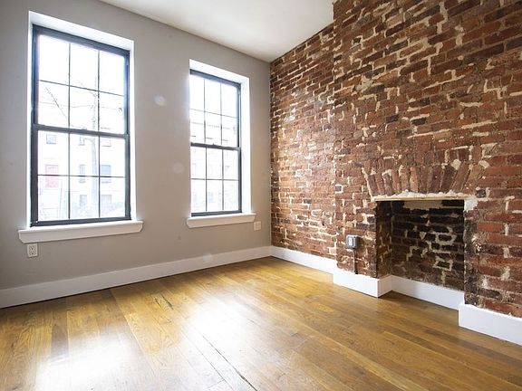 3rd image of 540 Bainbridge St APT 1L