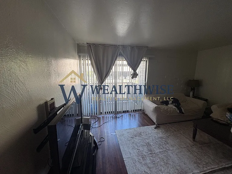 951 N Euclid Ave — Photo 13