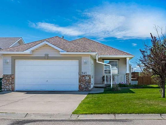 2nd image of 541 Diamond Cres SE
