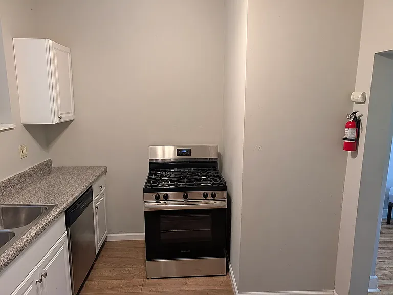 43 Strauss St #1F — Photo 7