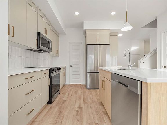 2nd image of 66 N Miners Rd W