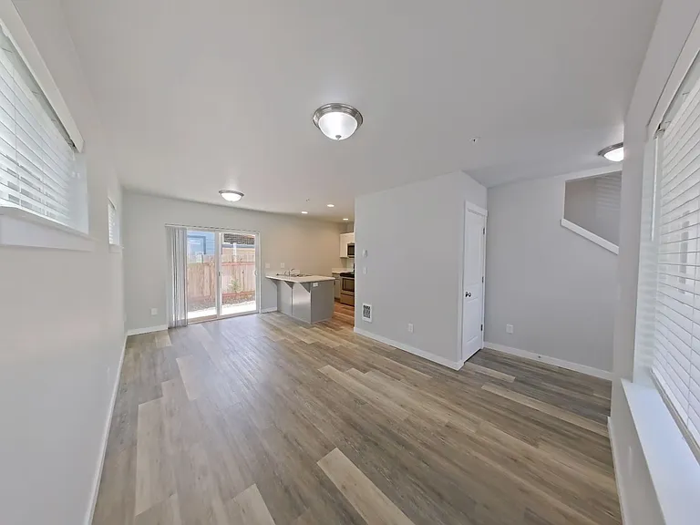 95 N Polk St — Photo 3