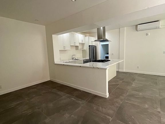 4th image of 3800 Scott St #15