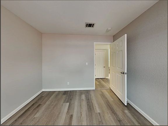 4th image of 756 Violet Ln