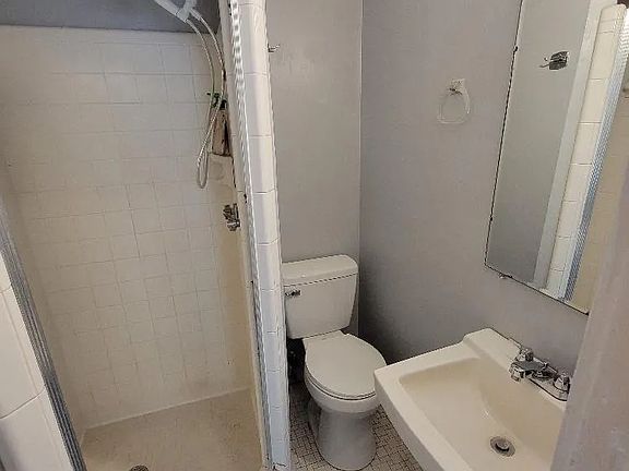5th image of 349 Savannah Ave #C