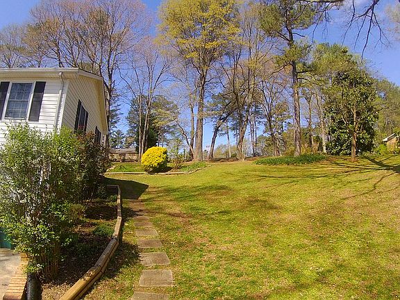 3rd image of 3866 Lake Dr SE