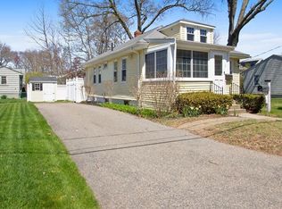 31 Arrowhead Ln, Dedham, MA 02026