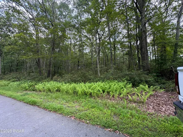 104 Blue Heron Ln, Milford, PA 18337