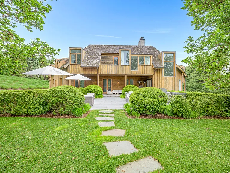 284 Edge Of Woods Rd — Photo 1