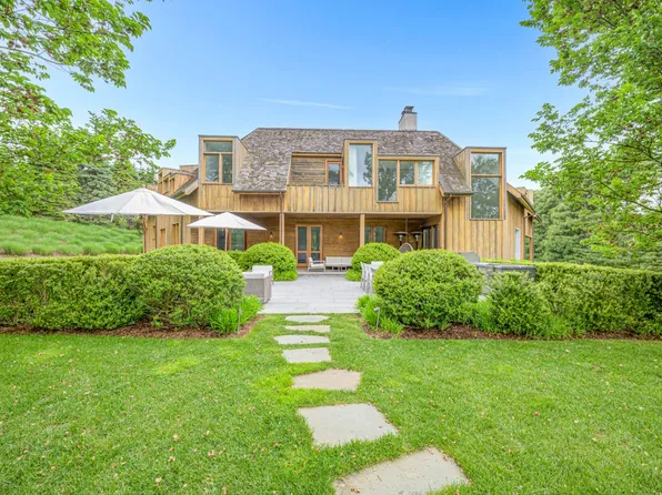 284 Edge Of Woods Rd, Water Mill, NY 11976