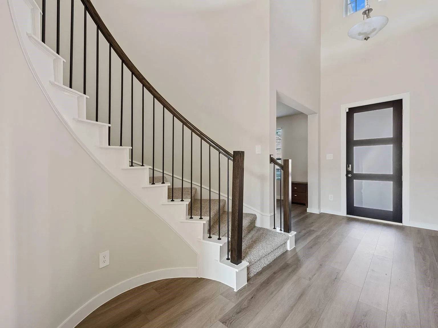 4 bed, 3.5 bath, 3162 sqft, $2,995 — Photo 3