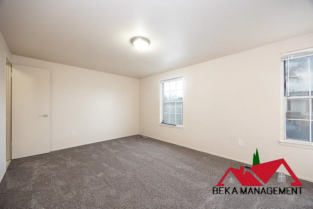 3 bed, 1354 sqft, $1,899 — Photo 4
