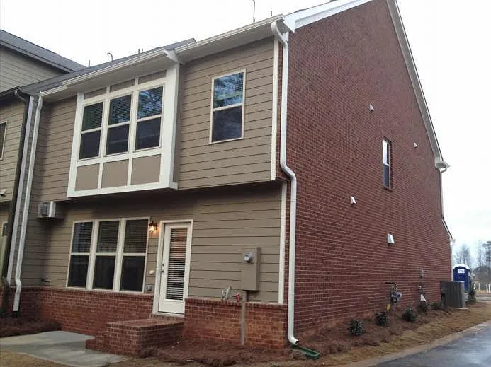 Building Photo - 2100 Greencrest Cir #2100