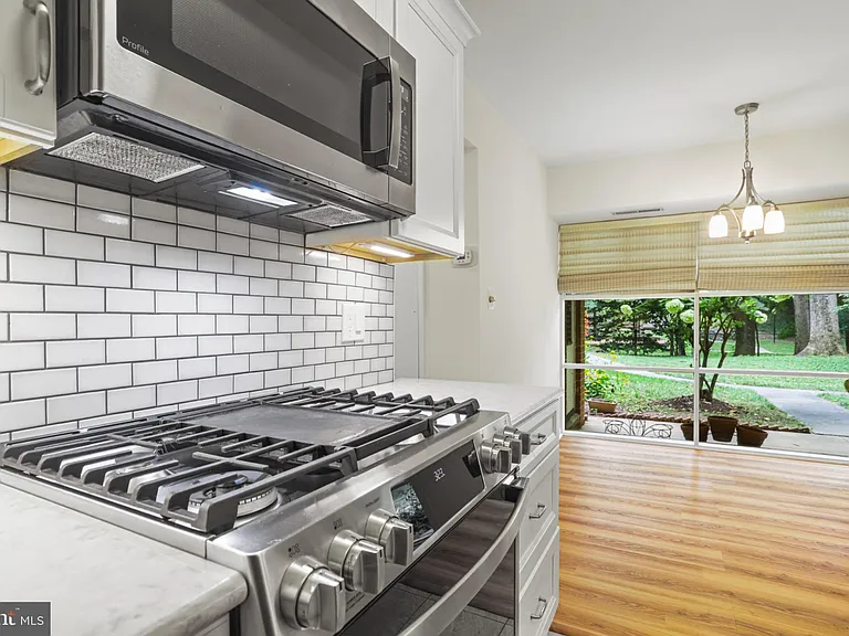 4917 Americana Dr #T6 — Photo 12