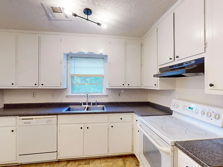 130 Graylynn Dr — Photo 5
