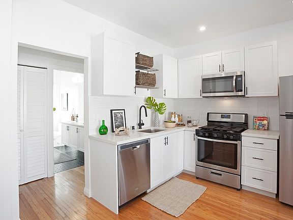 3rd image of 2803 S Norton Ave #4312