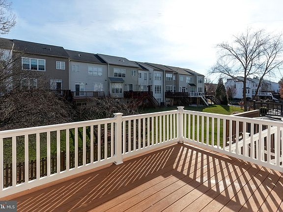 5th image of 513 E Boxborough Dr