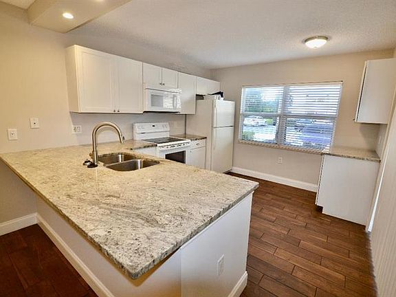 3rd image of 23 Bedford Ct APT B