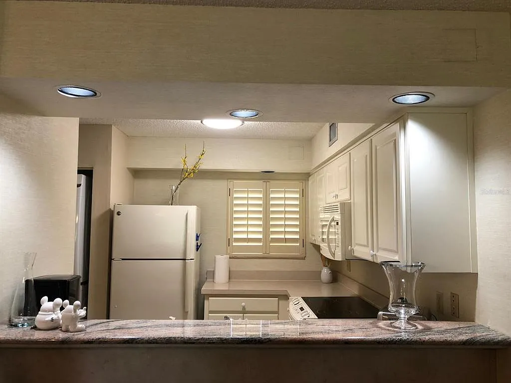 2 bed, 2.0 bath, 940 sqft, $2,600 — Photo 2