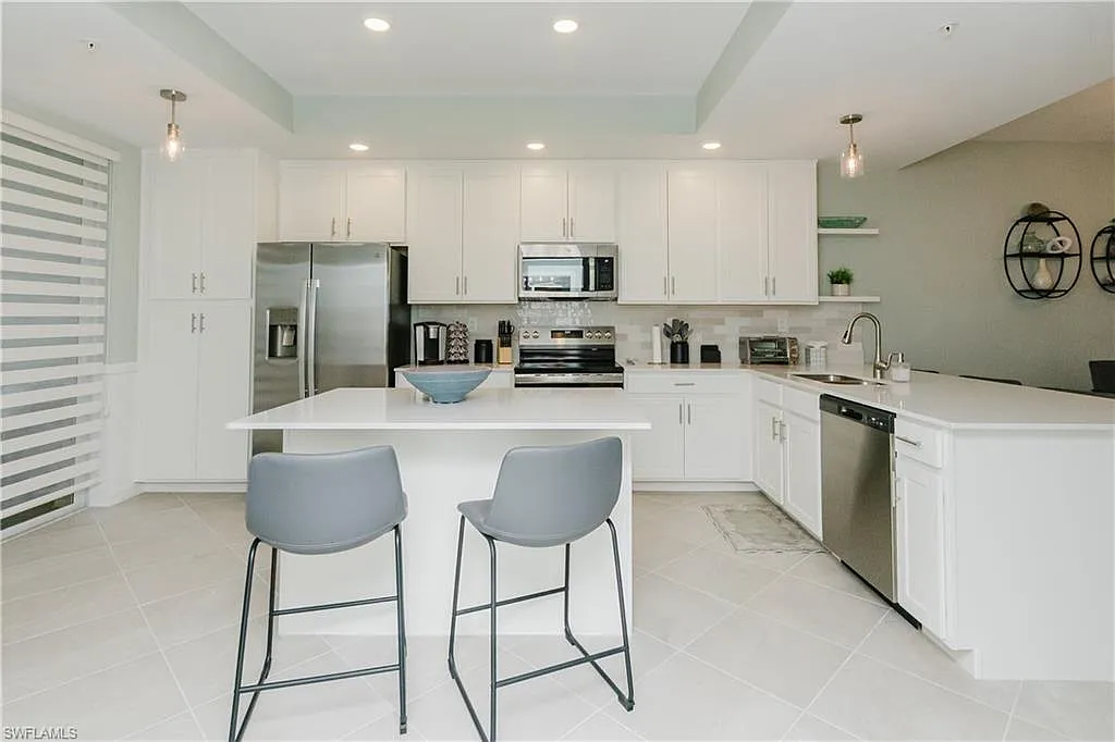 2 bed, 2.0 bath, 1355 sqft, $2,695 — Photo 2