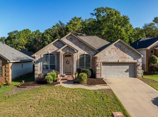 20 Crystalwood Dr, Little Rock, AR 72210