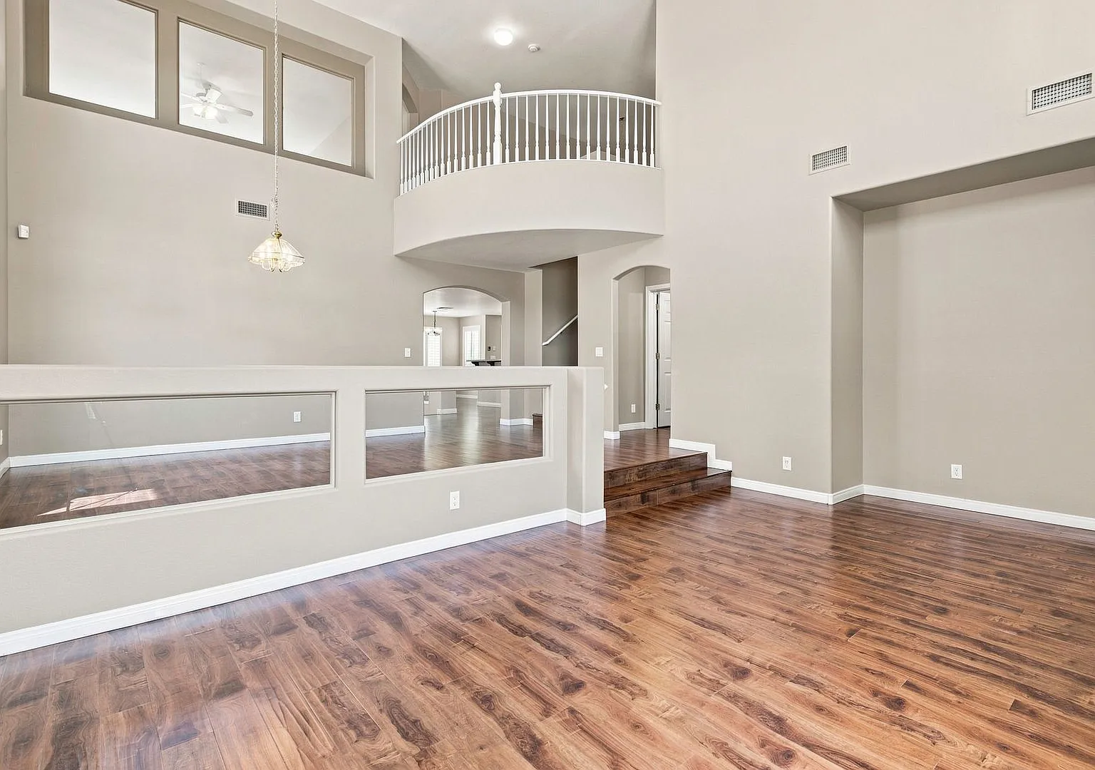Move-In Ready 2-Story 5-Bedroom Home In Gated Community In Seven Hills - Henderson! — Photo 4