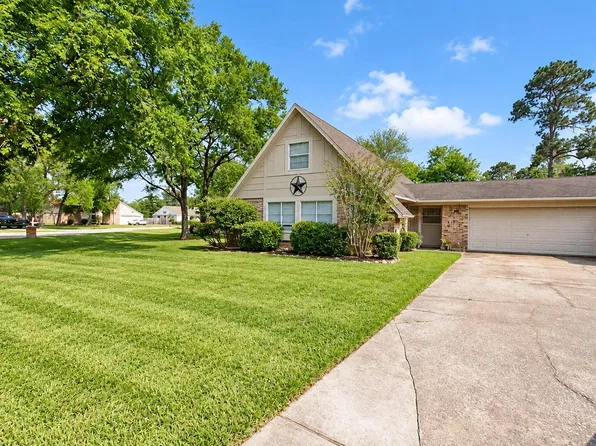 10030 Lost Pine Dr, Baytown, TX 77521