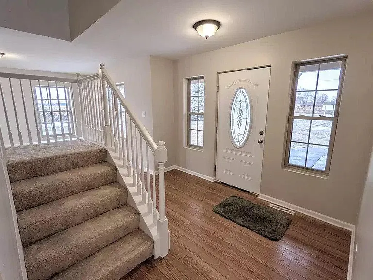 1125 E Goodenow Rd — Photo 6