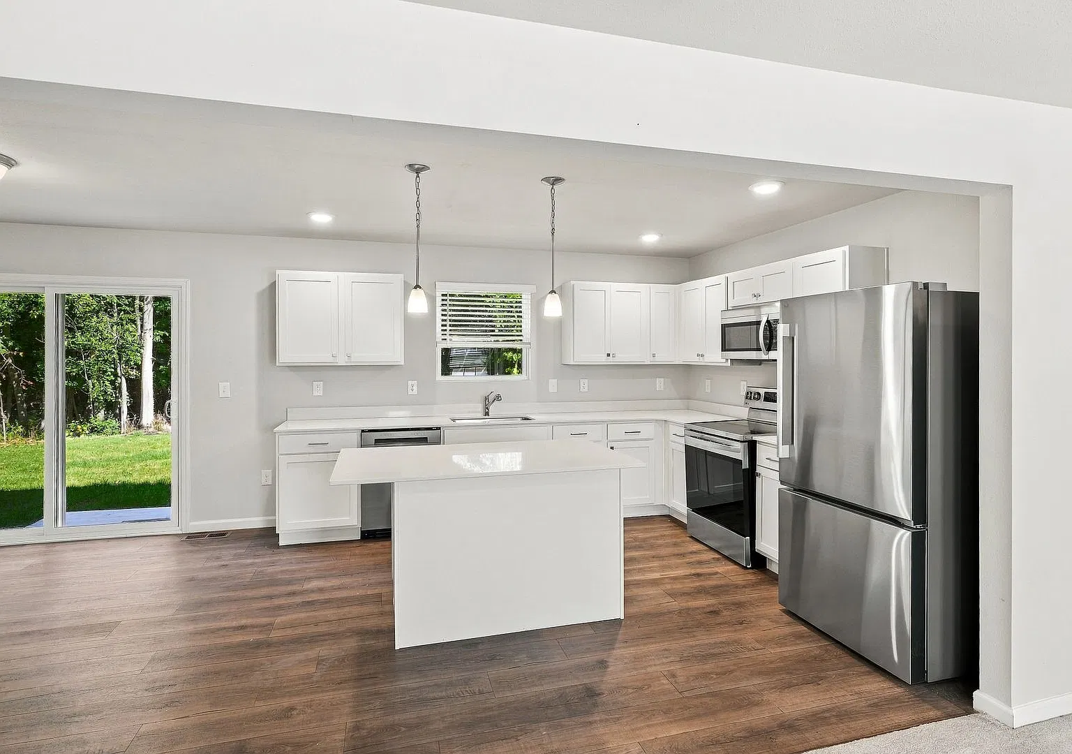 1 Month FREE Rent! Applied to Your First Full Month. Terms & Conditions Apply. — Photo 3