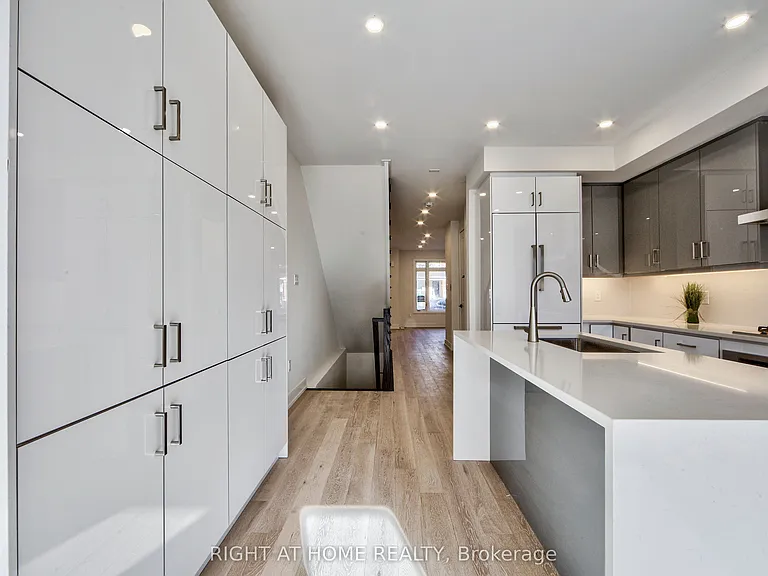 198 McRoberts Ave — Photo 6