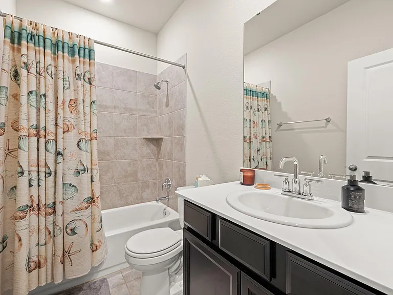 329 Serpens St — Photo 15